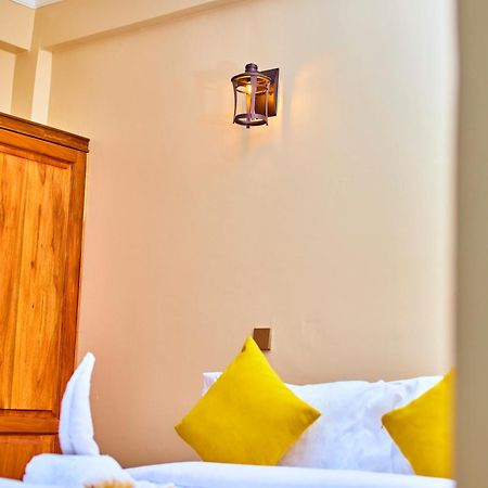 Aves Executive Hotel Arusha Extérieur photo